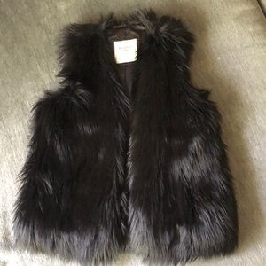 Abercrombie & Fitch Black Faux fur vest